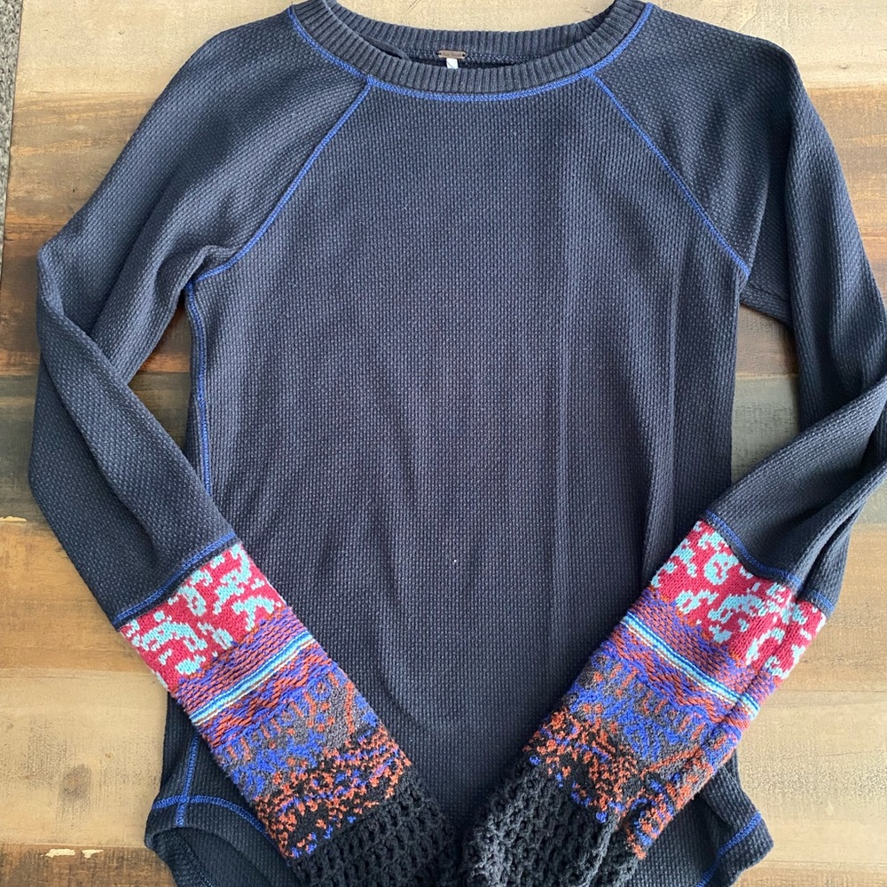 Free People In The Mix Cuff Top - Picture 2 of 11
